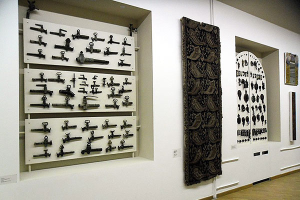 Pottery, carpet art, Markos Grigoryan's soil artworks and paintings