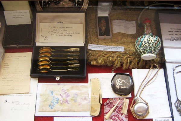  Souvenirs received from Armenian great peoples